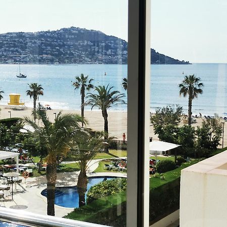 Spacieux Appartement Rose Front Mer Et Piscine Roses Exterior foto