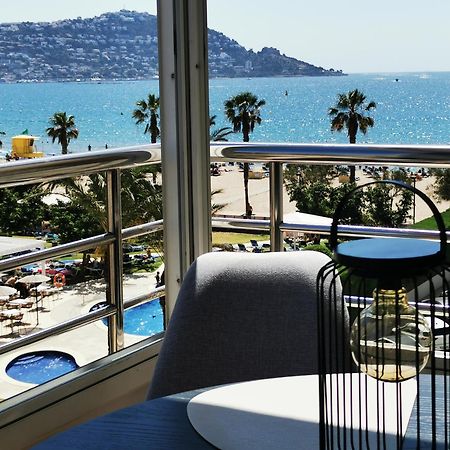 Spacieux Appartement Rose Front Mer Et Piscine Roses Exterior foto