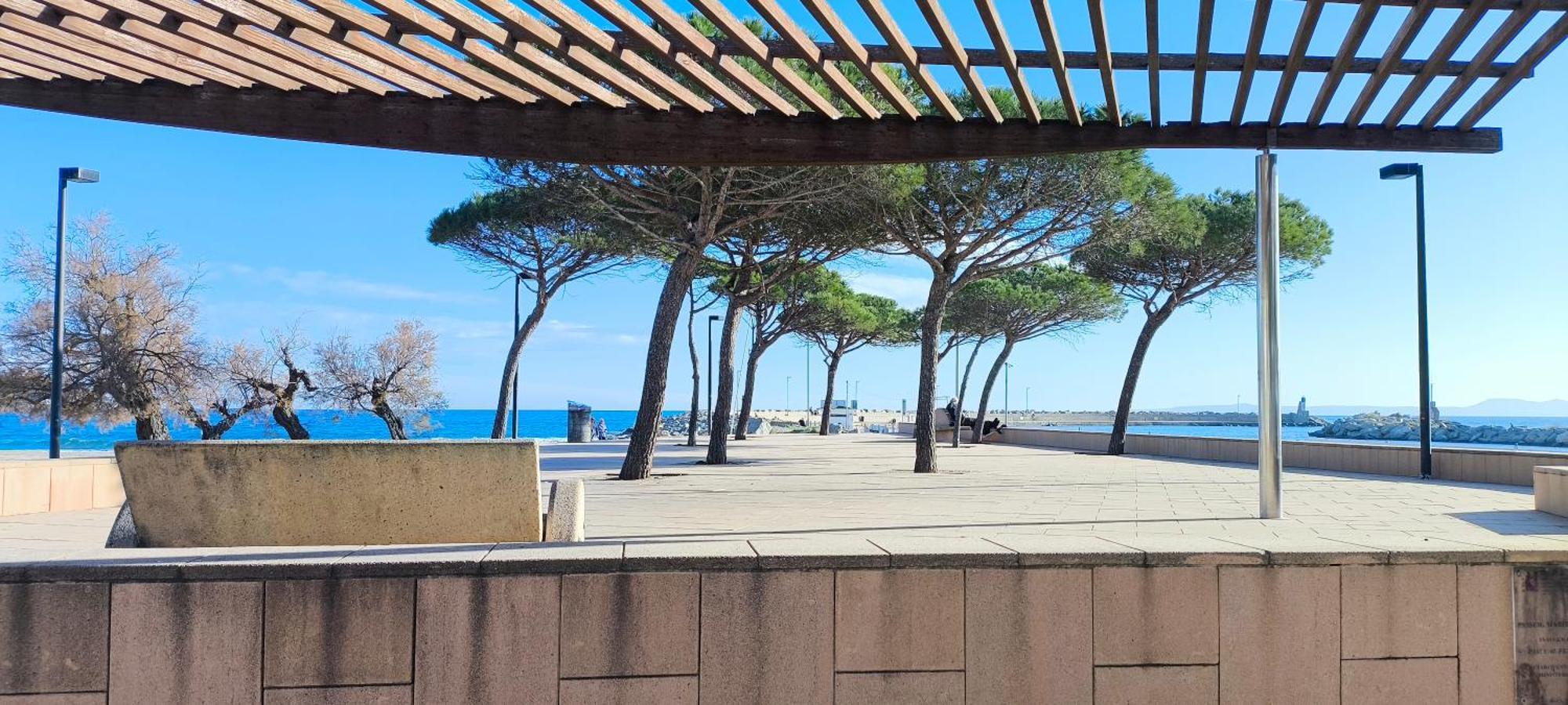 Spacieux Appartement Rose Front Mer Et Piscine Roses Exterior foto